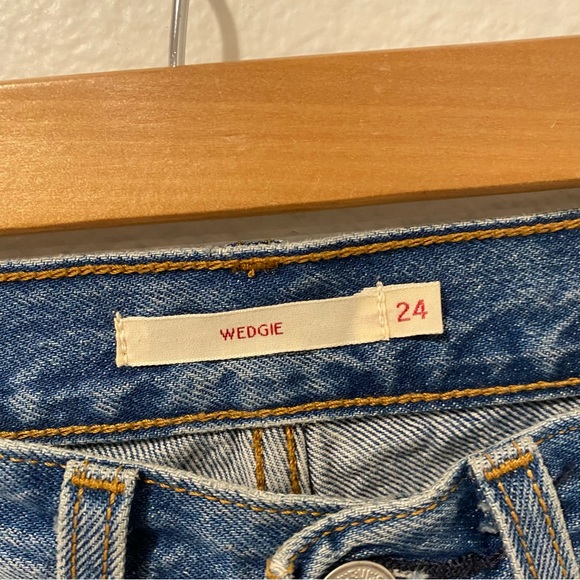 Levi's Premium Wedgie Distressed Button Fly Jeans sz 24 - Picture 3 of 8